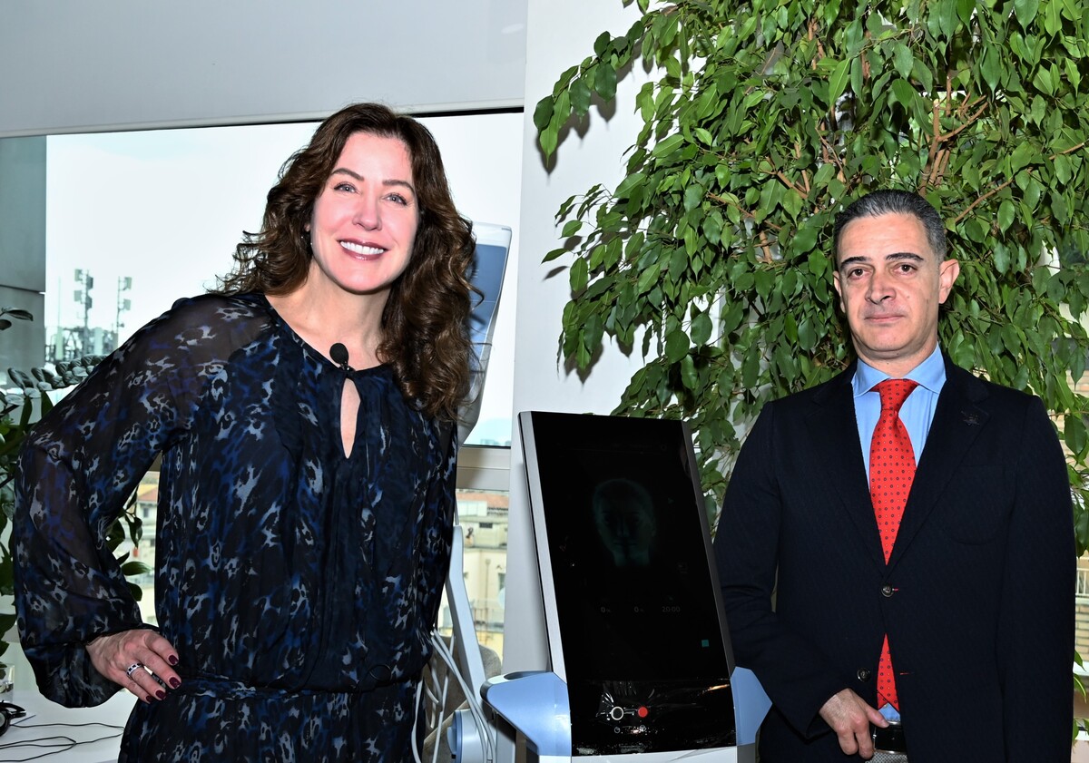 EMFACE il primo trattamento di ringiovanimento del viso senza aghi e senza chirurgia EMFACE il primo trattamento di ringiovanimento del viso senza aghi e senza chirurgia