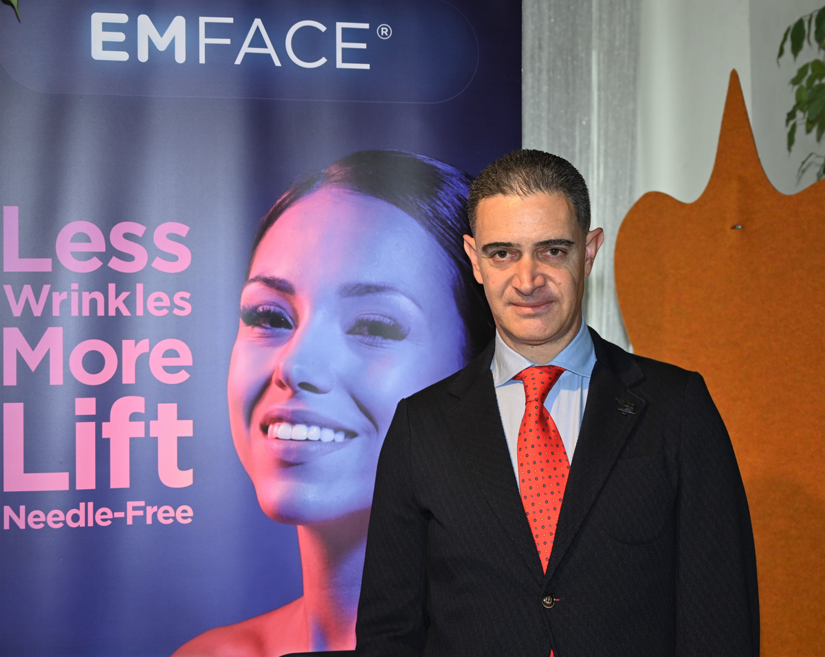 EMFACE il primo trattamento di ringiovanimento del viso senza aghi e senza chirurgia EMFACE il primo trattamento di ringiovanimento del viso senza aghi e senza chirurgia