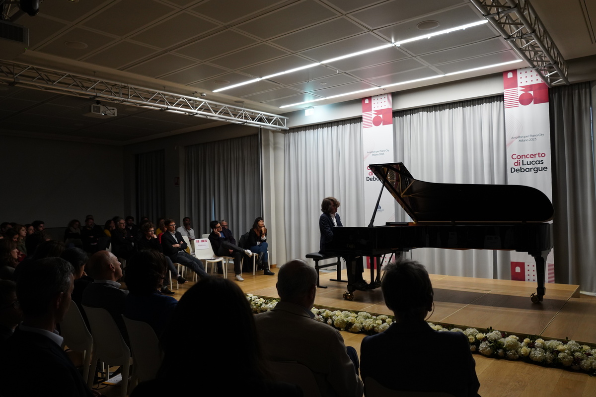 Amplifon apre la sua sede per Piano City Milano con un concerto di Lucas Debar