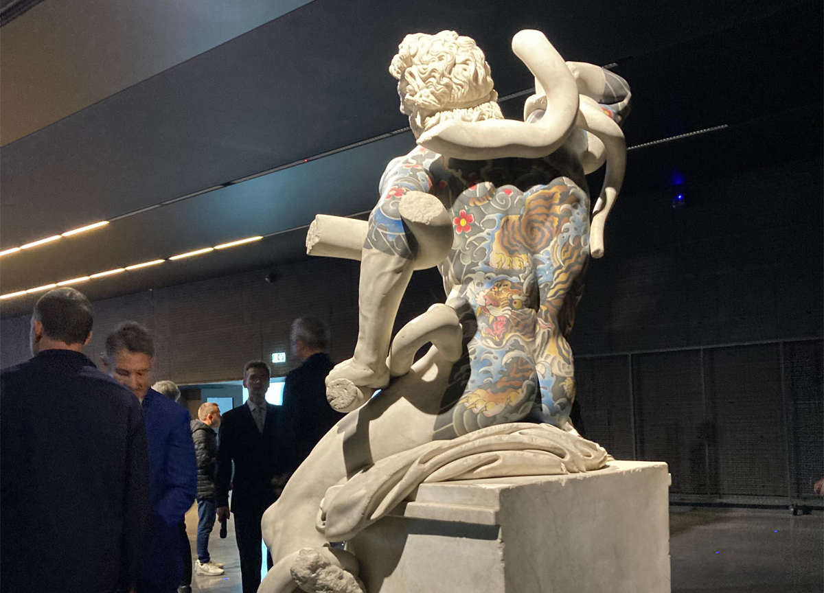 SEA, inaugurata a Malpensa la mostra MONUMENTUM di Fabio Viale