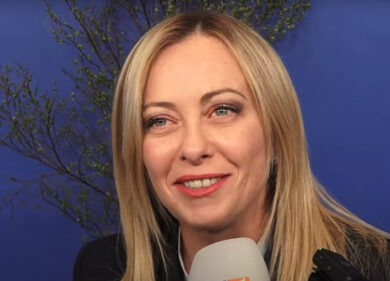 Meloni: “Il taglio del cuneo fiscale è meglio del salario minimo”. Video