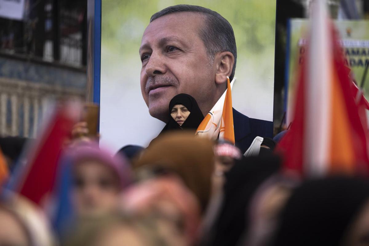 Elezioni Turchia, Erdogan favorito al ballottaggio. A Istanbul timore vendetta Elezioni Turchia, Erdogan favorito al ballottaggio. A Istanbul timore vendetta