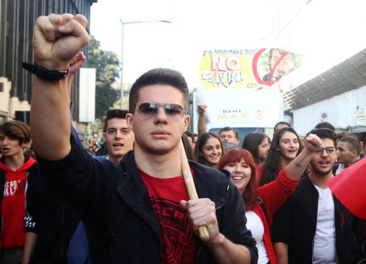 Galleria foto 'Tutto può la sinistra dei pugni chiusi, ma alla destra è vietata pure l’ironia' - foto 1