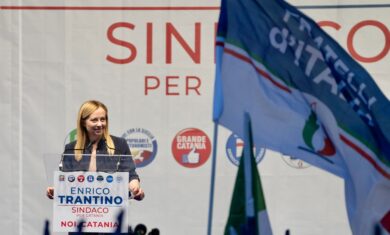Rai, l’affondo di Meloni contro Annunziata e compagni: “Qualcuno non riesce a misurarsi col merito”. E scoppia la polemica sul comizio in diretta