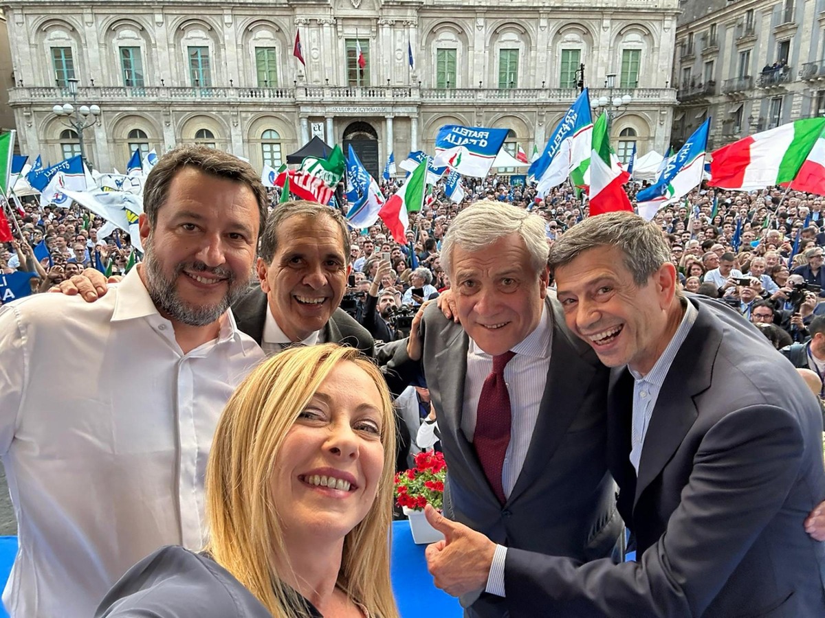 Galleria foto 'Rai, l’affondo di Meloni contro Annunziata e compagni: “Qualcuno non riesce a misurarsi col merito”. E scoppia la polemica sul comizio in diretta' - foto 1