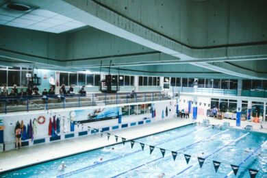 Bimbo di 3 anni cade in piscina e muore. Dramma a Centocelle, tardi l’allarme