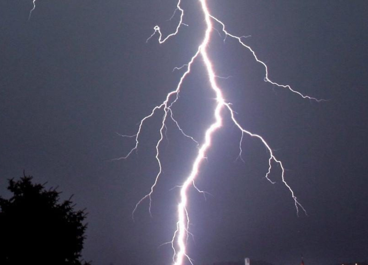 Colpita da un fulmine nel Bresciano: Evelina muore dopo ore di agonia Colpita da un fulmine nel Bresciano: Evelina muore dopo ore di agonia