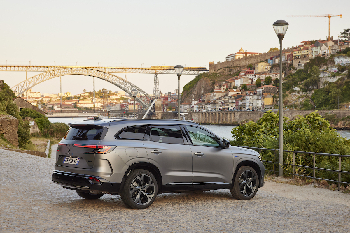 Renault svela Nuovo Espace, atletico ed elegante