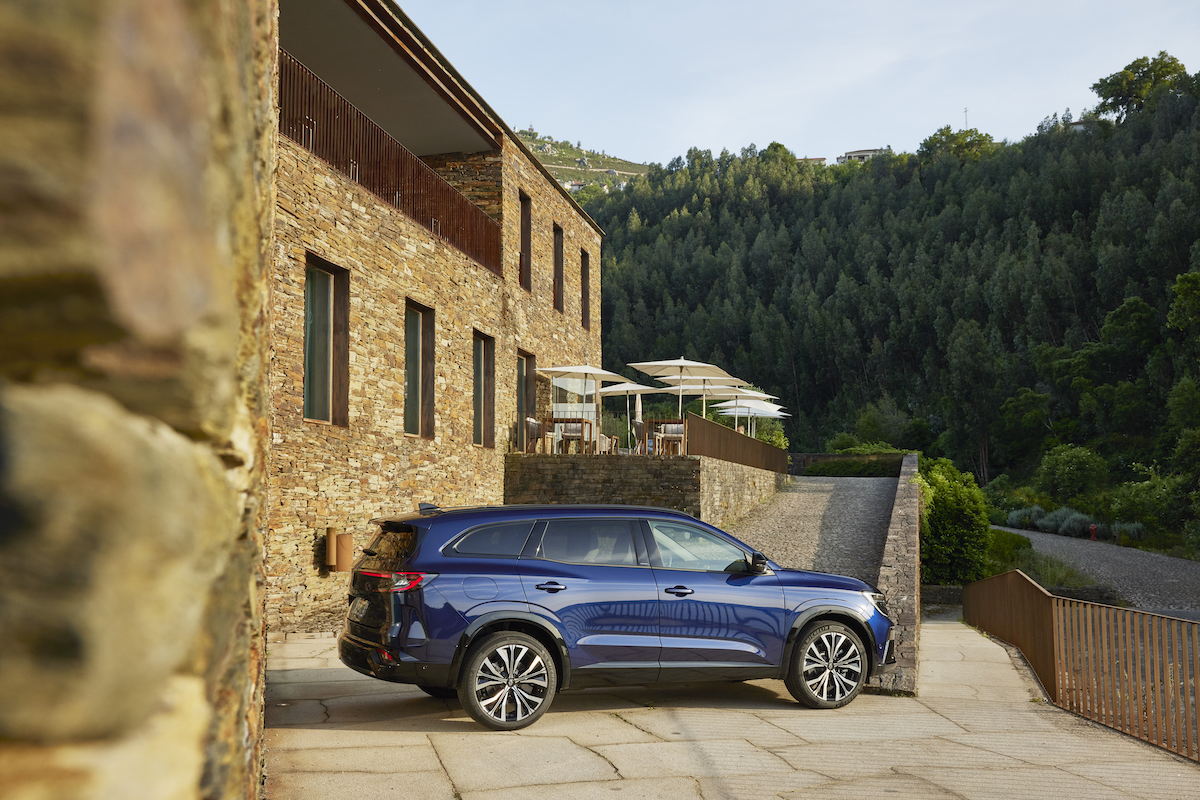Renault svela Nuovo Espace, atletico ed elegante