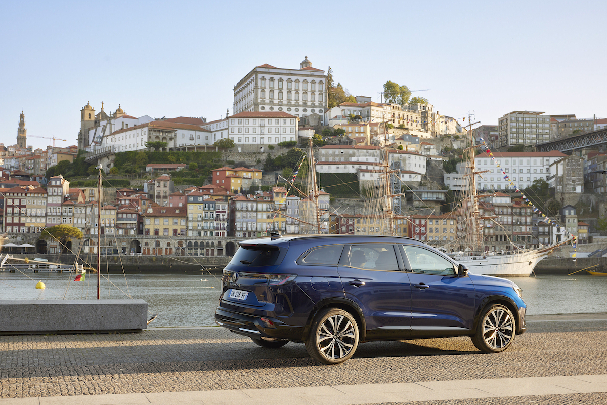 Renault svela Nuovo Espace, atletico ed elegante
