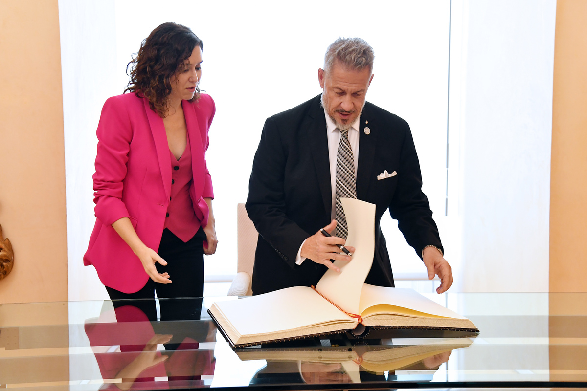 Chi è Isabel Díaz Ayuso, la “pasionaria” di destra che trionfa in Spagna