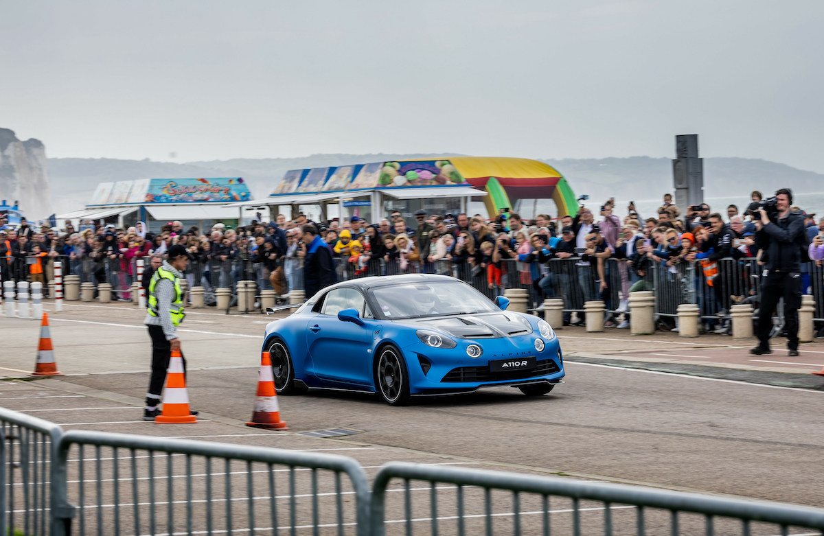 L’Alpine A290_β debutta sulle strade di Dieppe dando spettacolo