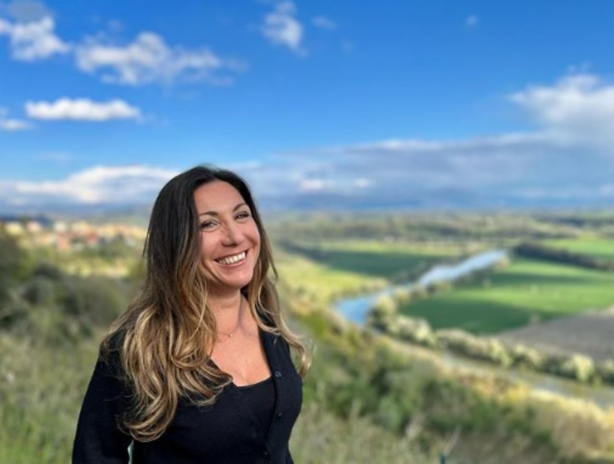 “La mattina nel fango, la sera aiuto mia mamma”. Chi è Elena De Vincenzo, inviata Tg1 “La mattina nel fango, la sera aiuto mia mamma”. Chi è Elena De Vincenzo, inviata Tg1