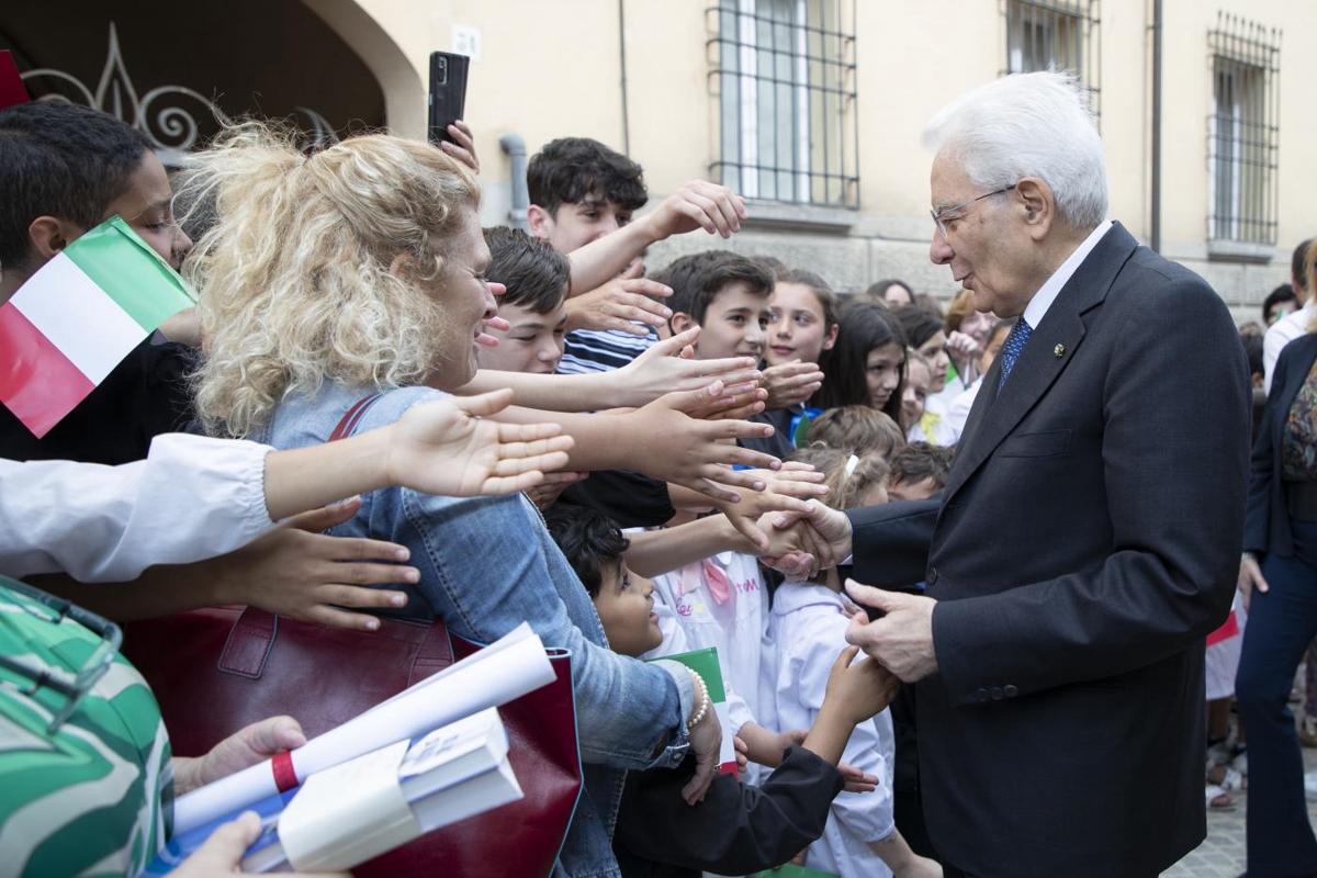 Alluvione, grande accoglienza per Mattarella: “Non sarete soli, siamo con voi” Alluvione, grande accoglienza per Mattarella: “Non sarete soli, siamo con voi”