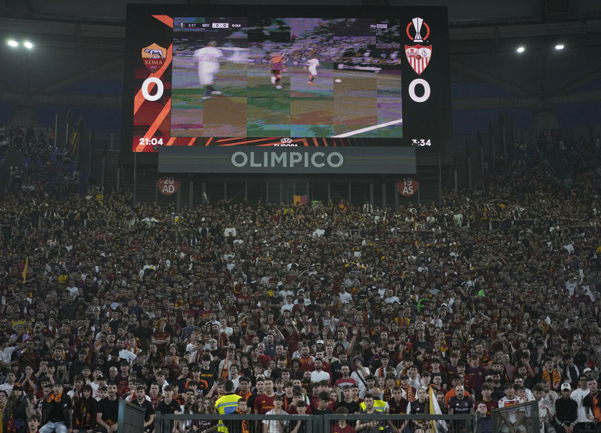 Caos taxi a Roma, si gioca la finale di Europa League: coda infinita a Termini