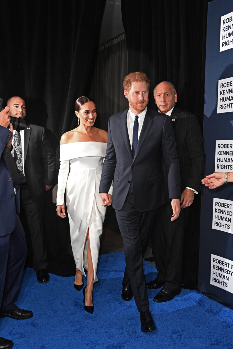 Harry e Meghan divorzio vicino, la stampa inglese: “È l’inizio della fine” Harry e Meghan divorzio vicino, la stampa inglese: “È l’inizio della fine”