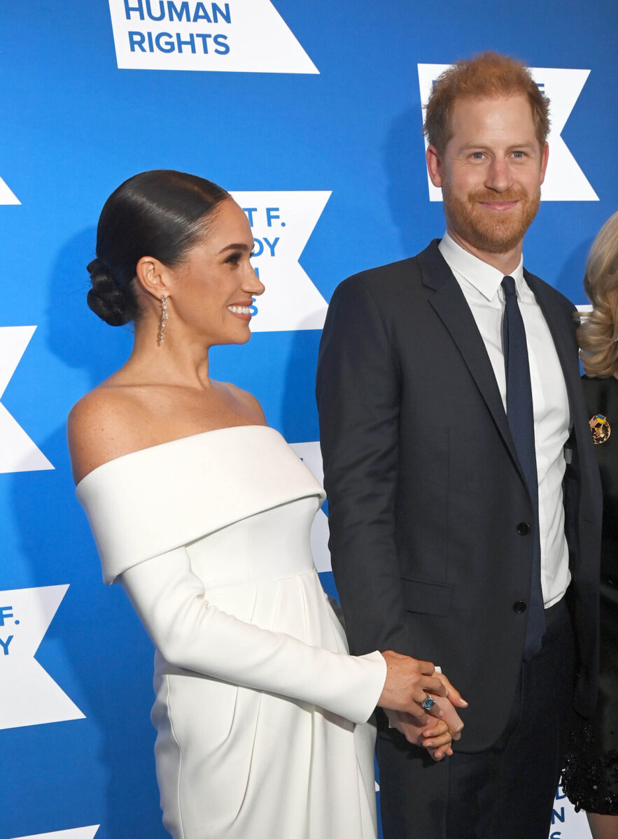Harry e Meghan divorzio vicino, la stampa inglese: “È l’inizio della fine” Harry e Meghan divorzio vicino, la stampa inglese: “È l’inizio della fine”