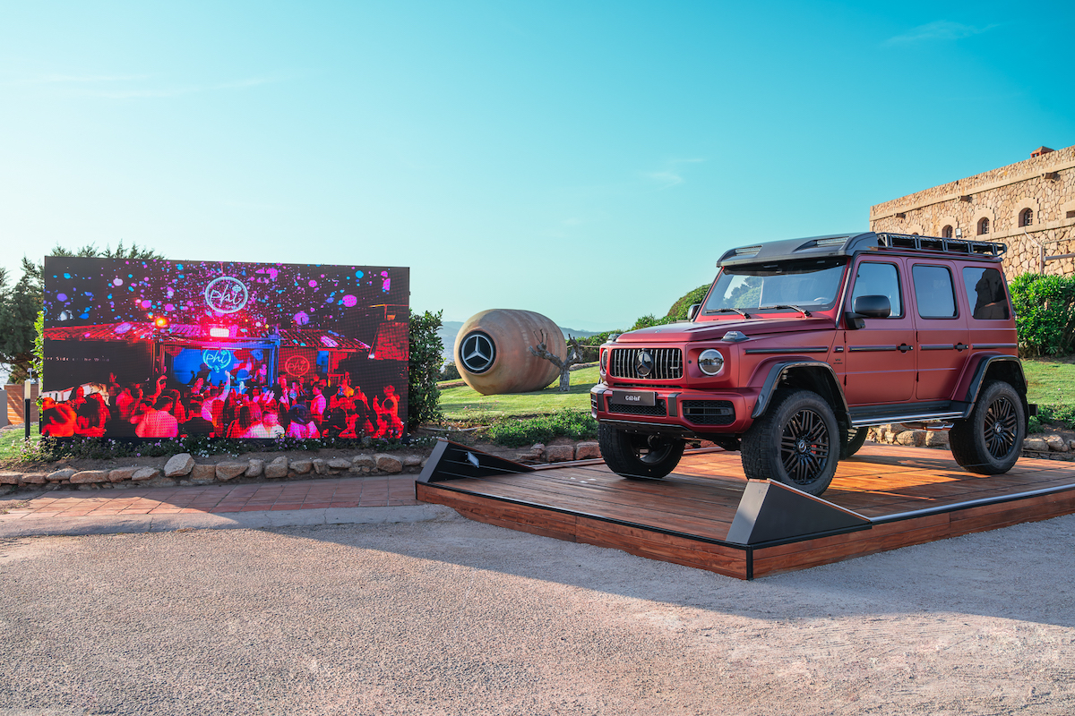 Mercedes-Benz apre la stagione 2023 al Phi Beach di Baja Sardinia Mercedes-Benz apre la stagione 2023 al Phi Beach di Baja Sardinia