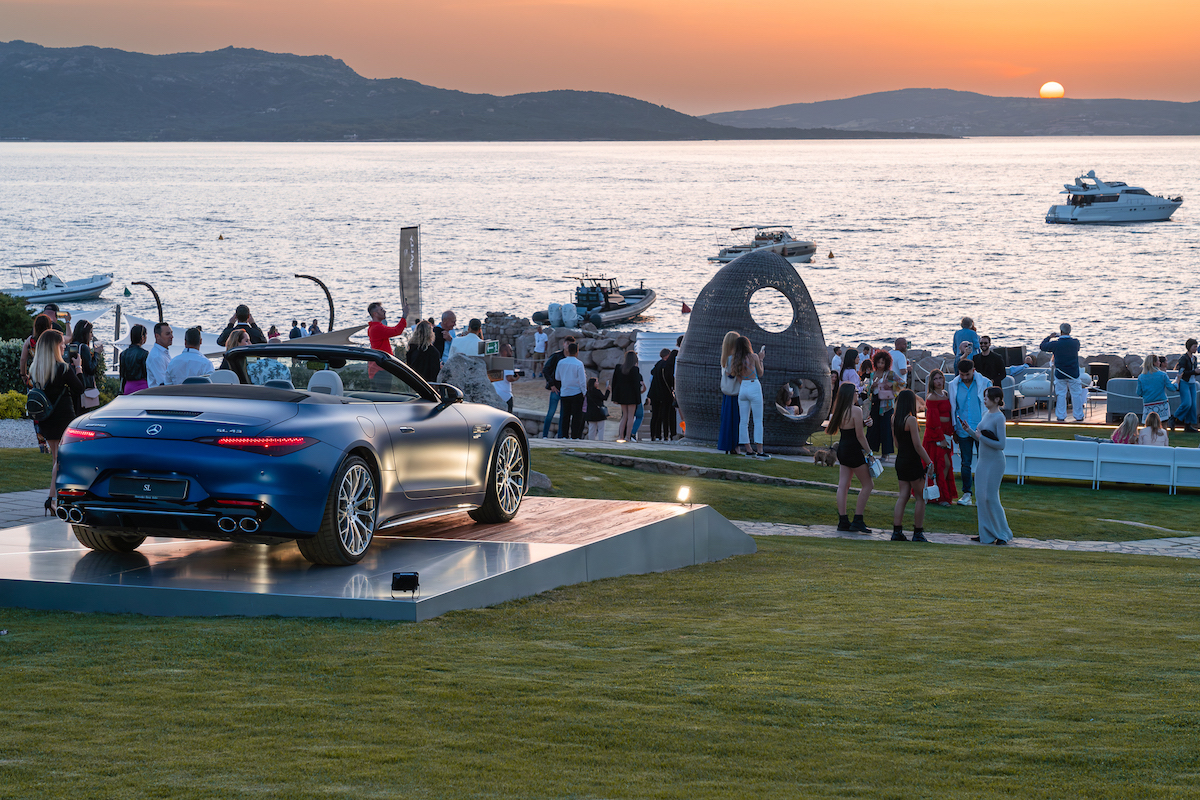 Mercedes-Benz apre la stagione 2023 al Phi Beach di Baja Sardinia Mercedes-Benz apre la stagione 2023 al Phi Beach di Baja Sardinia