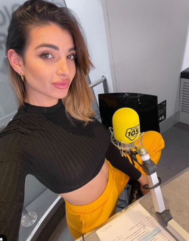 Rebecca Staffelli, tapiro di Striscia al fidanzato e nello sport… vola! Le foto