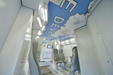Trenord porta in viaggio l’arte di BienNolo 2023