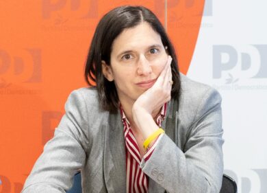 Schlein sotto attacco dopo il ko alle amministrative: Pd verso la scissione?