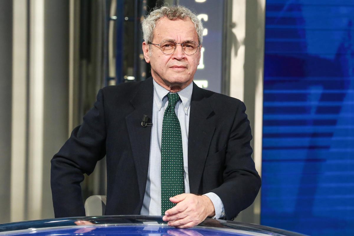Mentana come Santoro smonta Fazio: “Chi lascia la Rai non è un martire” Mentana come Santoro smonta Fazio: “Chi lascia la Rai non è un martire”