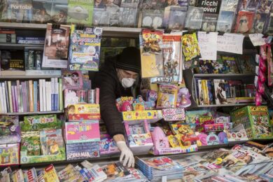 L’ennesima edicola in chiusura. Il proprietario: “Il nostro mondo è finito”