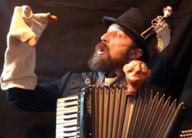 Clownerie, burattini, musica: al Rosetum di Milano torna Chapeau