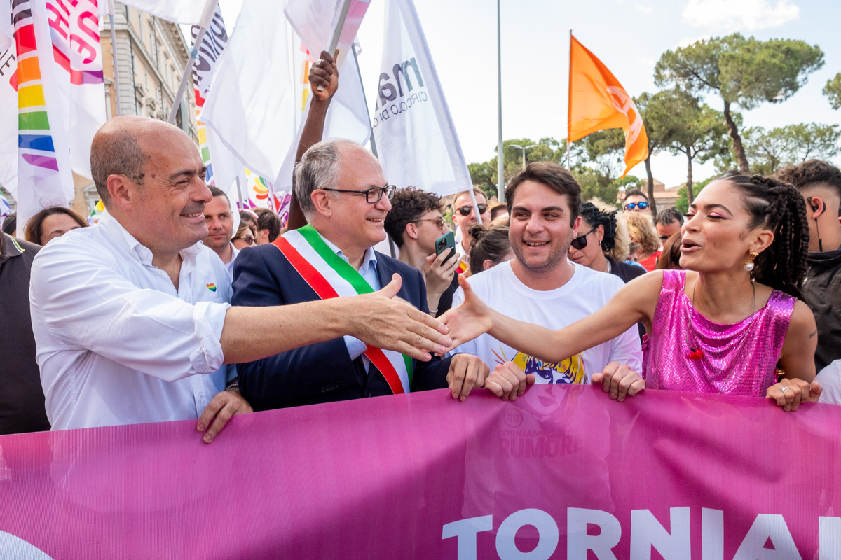 Roma Pride: battaglia ultras: Rocca: “Via il logo? Non mando i carabinieri” Roma Pride: battaglia ultras: Rocca: “Via il logo? Non mando i carabinieri”