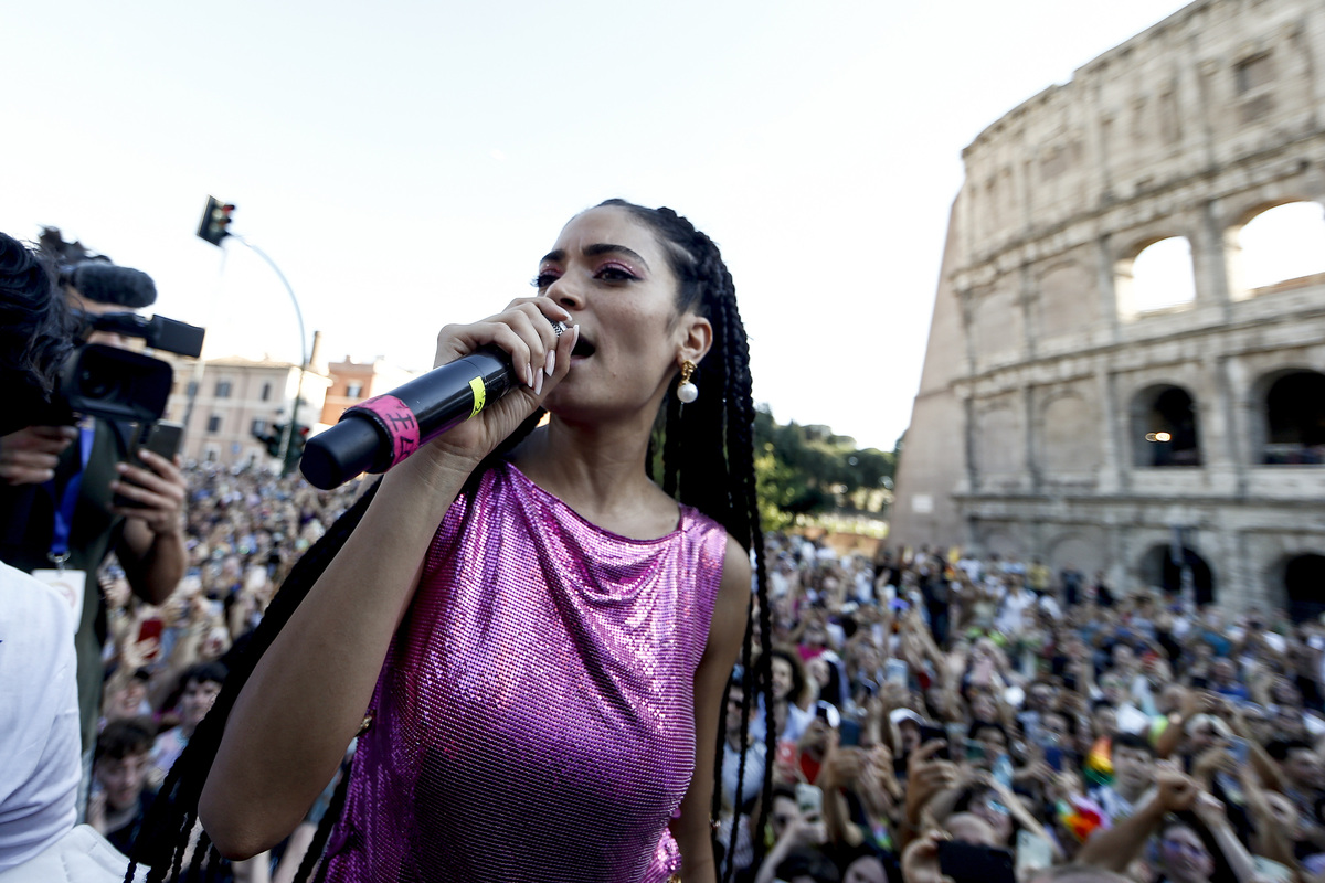 Roma Pride: battaglia ultras: Rocca: “Via il logo? Non mando i carabinieri” Roma Pride: battaglia ultras: Rocca: “Via il logo? Non mando i carabinieri”