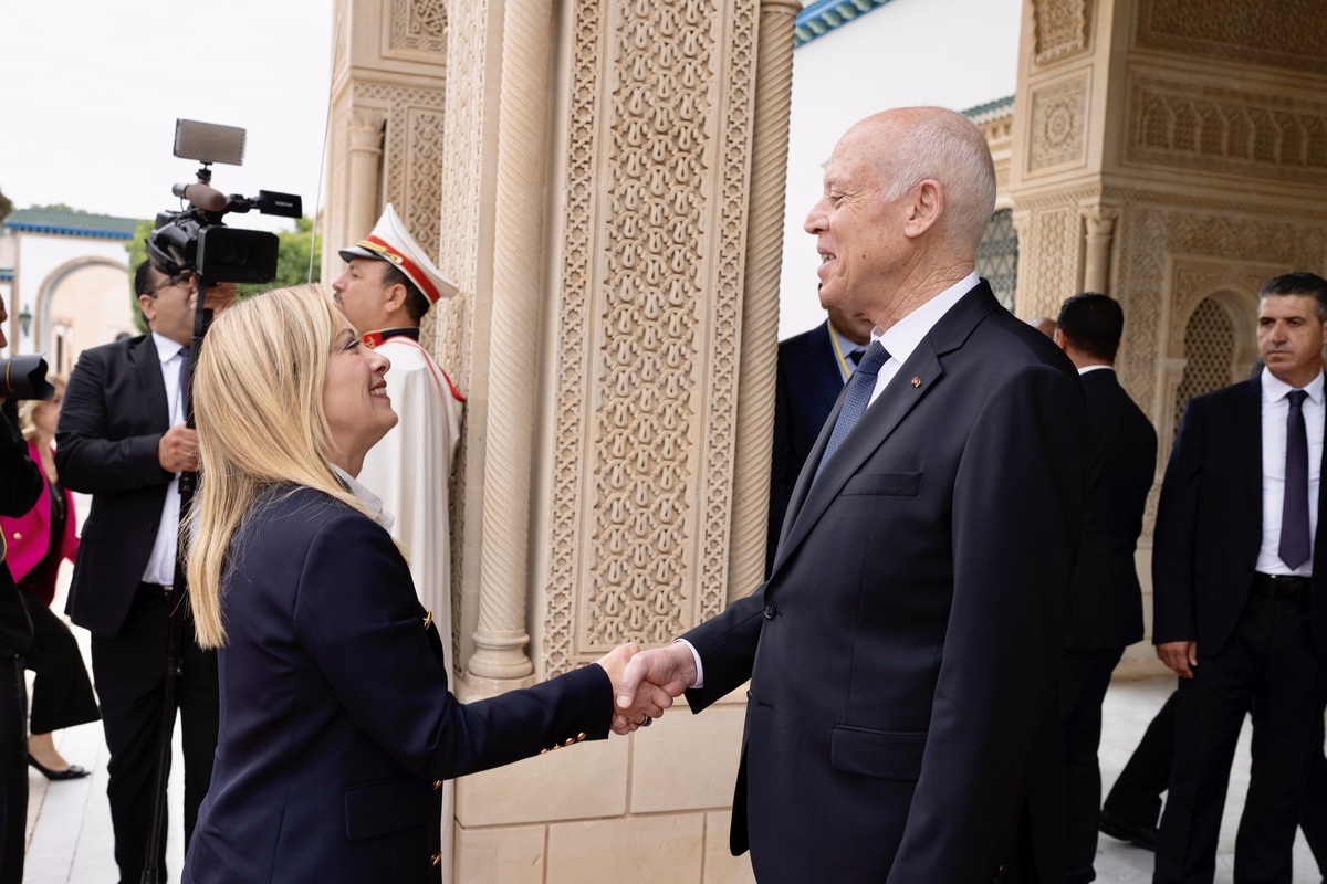 Meloni: “Dall’Italia sostegno alla Tunisia. Tornerò con Von der Leyen” Meloni: “Dall’Italia sostegno alla Tunisia. Tornerò con Von der Leyen”