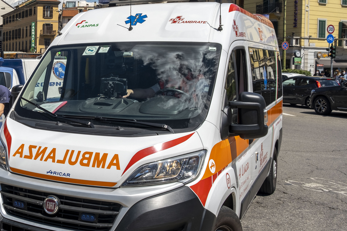 Roma, bimba di un anno trovata morta in auto: forse dimenticata sul sedile