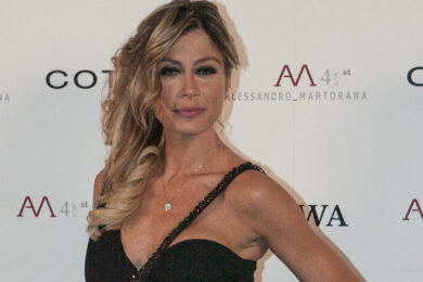 Elisabetta Canalis condivide una foto ricordo con la Corvaglia: pace fatta?