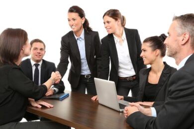 Stipendio in tasca prima della fine del mese: la svolta fintech di una startup