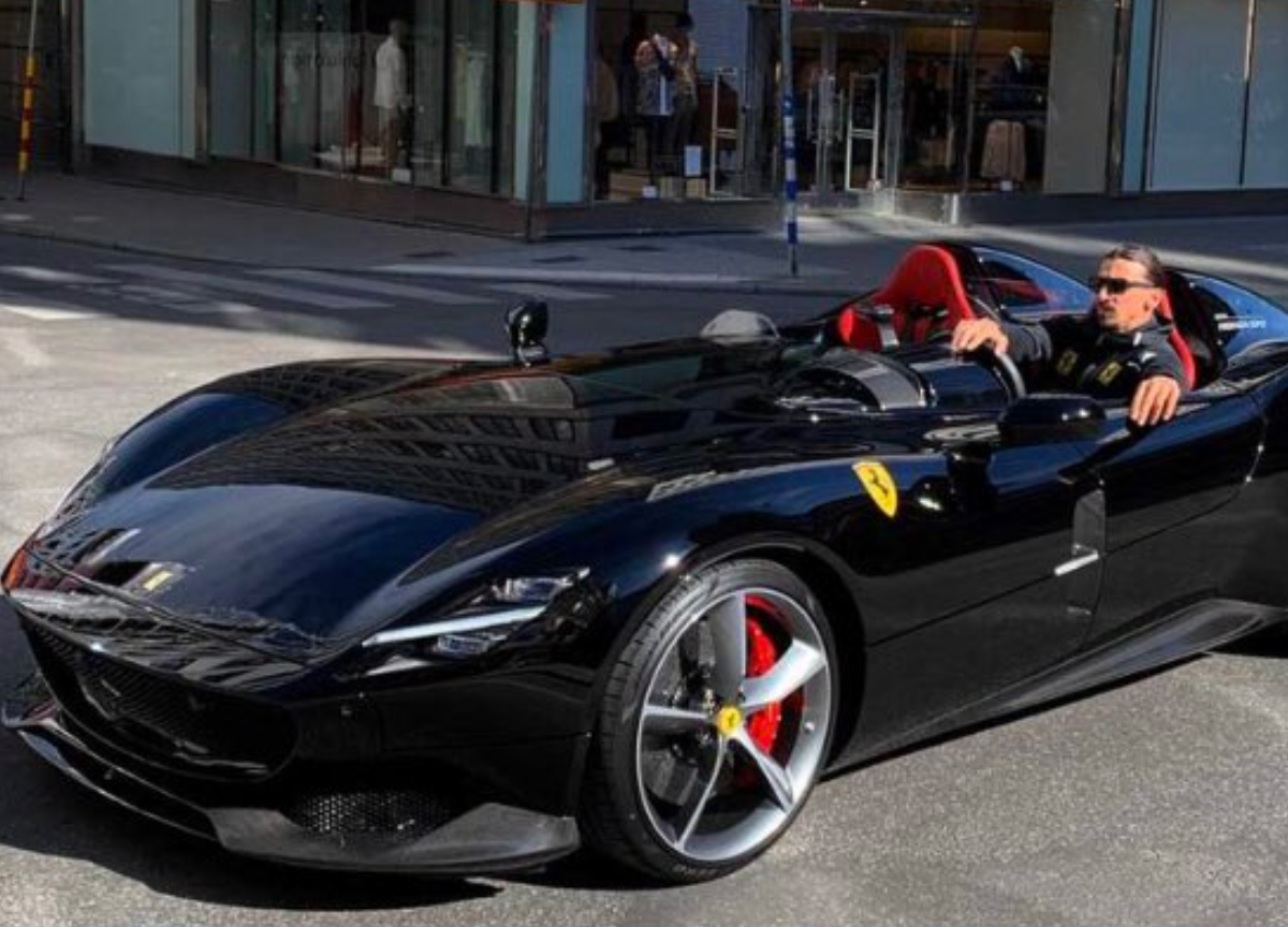 Galleria foto 'Ibrahimovic al Milan da dirigente (il piano). E che gioiello la nuova Ferrari' - foto 1