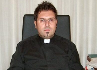 Pedofilia, caso don Caramia: la Cassazione lo spedisce in carcere per 8 anni