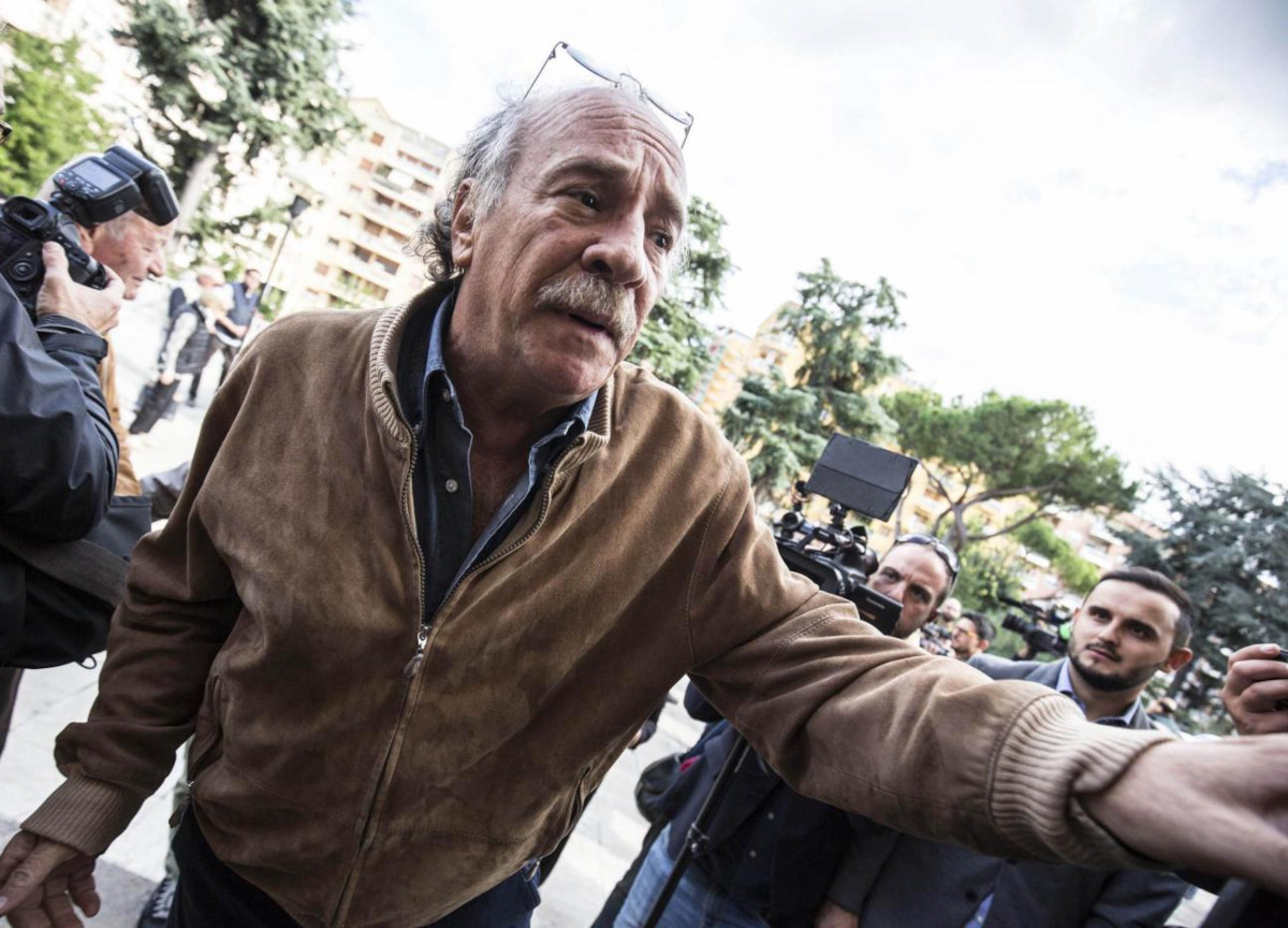 Tg5, salta il direttore Clemente Mimun? Mediaset risponde alle voci Tg5, salta il direttore Clemente Mimun? Mediaset risponde alle voci