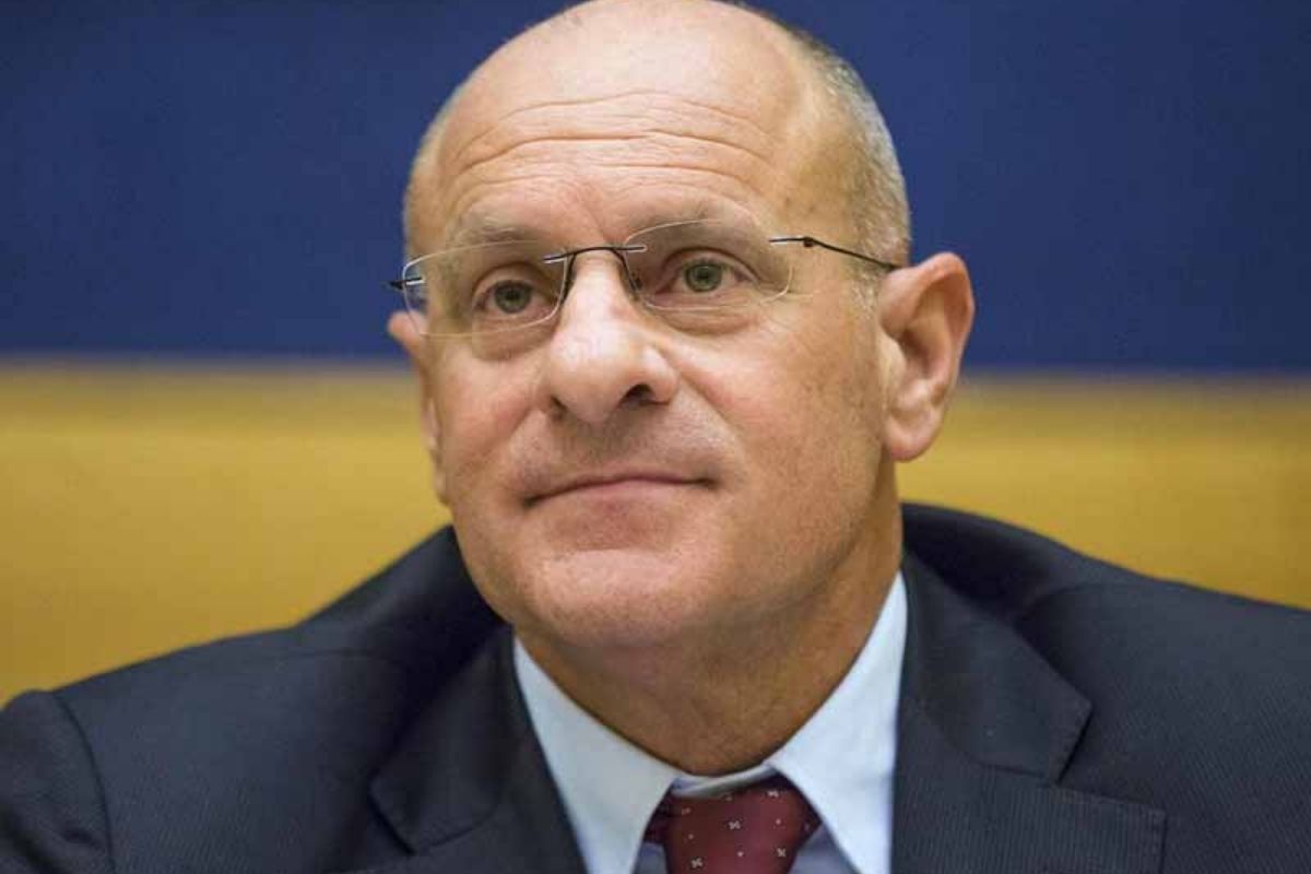 Roma, trascrizione dei figli tra 2 mamme: scontro tra Gualtieri e Rampelli Roma, trascrizione dei figli tra 2 mamme: scontro tra Gualtieri e Rampelli