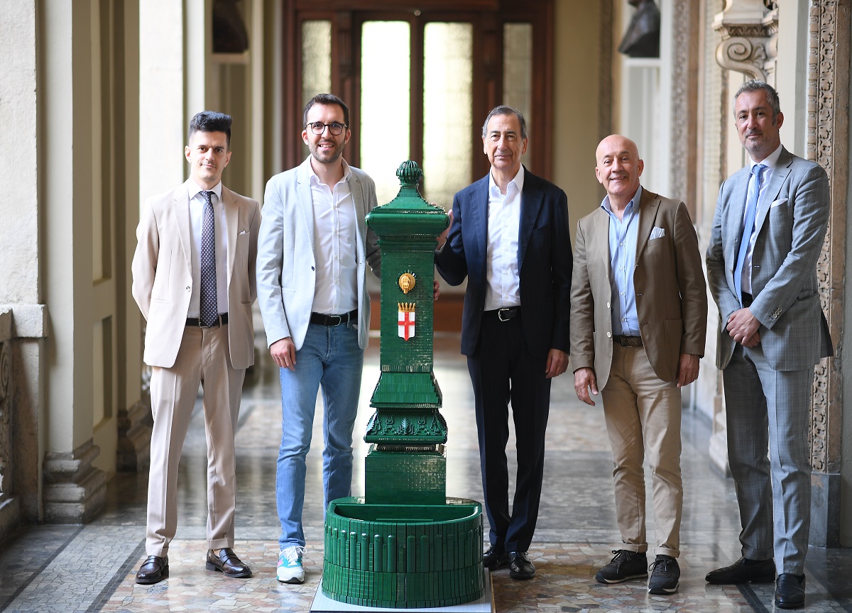 Centrale dell’acqua, terminato il drago verde da 30mila mattoncini. FOTO Centrale dell’acqua, terminato il drago verde da 30mila mattoncini. FOTO