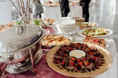 Sposa contro la sorella: “Gli avanzi delle mie nozze usati per il suo buffet”