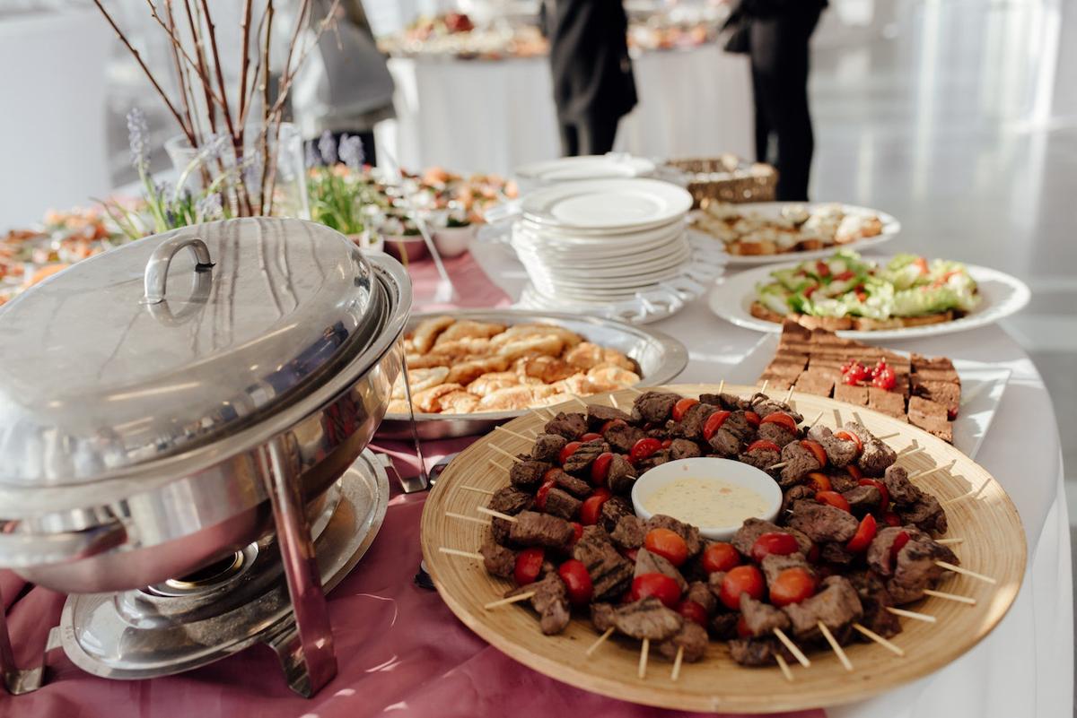 Sposa contro la sorella: “Gli avanzi delle mie nozze usati per il suo buffet” Sposa contro la sorella: “Gli avanzi delle mie nozze usati per il suo buffet”