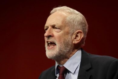 Guerra Ucraina, Corbyn: “Chi vuole la pace non è un lacchè di Putin”