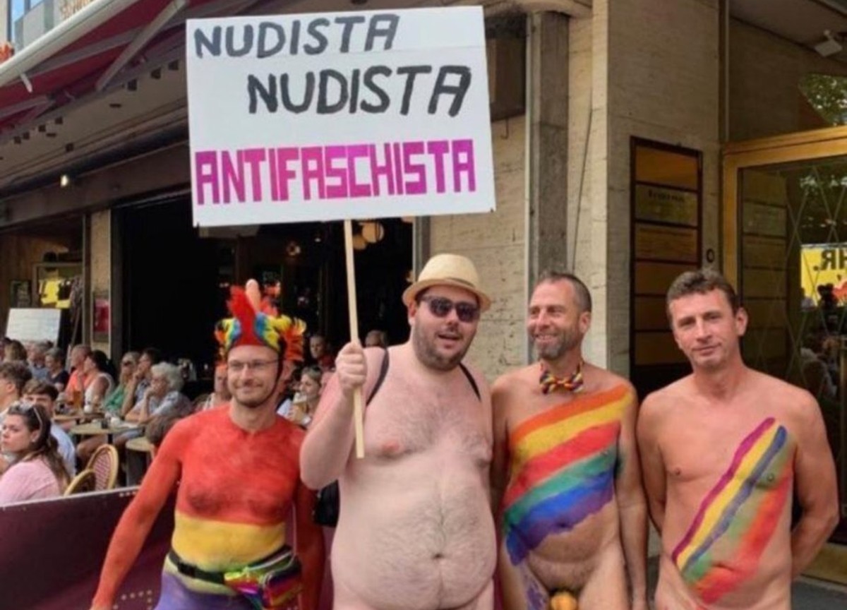 Roma Pride, dai politici in cerca di voti gay all’ironia più tagliente. FOTO Roma Pride, dai politici in cerca di voti gay all’ironia più tagliente. FOTO