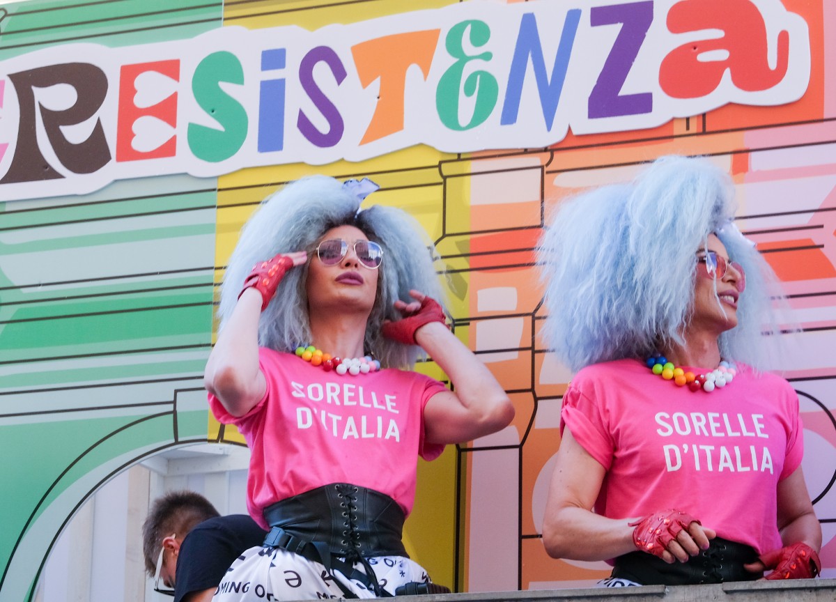 Roma Pride, dai politici in cerca di voti gay all’ironia più tagliente. FOTO Roma Pride, dai politici in cerca di voti gay all’ironia più tagliente. FOTO