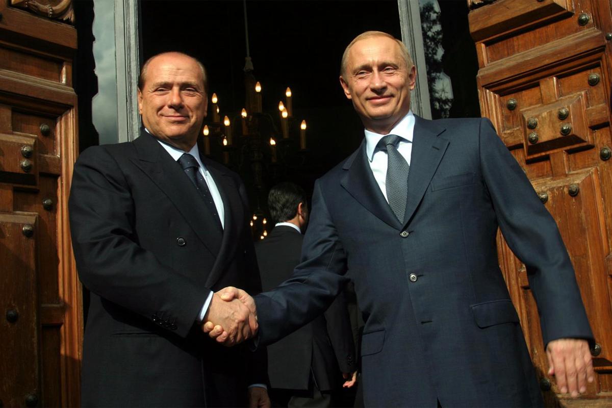 Addio a Berlusconi, Draghi: “Leader rivoluzionario”. Putin: “Amico vero” Addio a Berlusconi, Draghi: “Leader rivoluzionario”. Putin: “Amico vero”