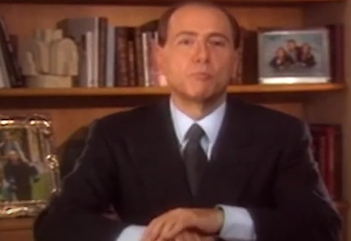 Morto Silvio Berlusconi, dalla Bbc a Le Monde: la notizia fa il giro del mondo Morto Silvio Berlusconi, dalla Bbc a Le Monde: la notizia fa il giro del mondo