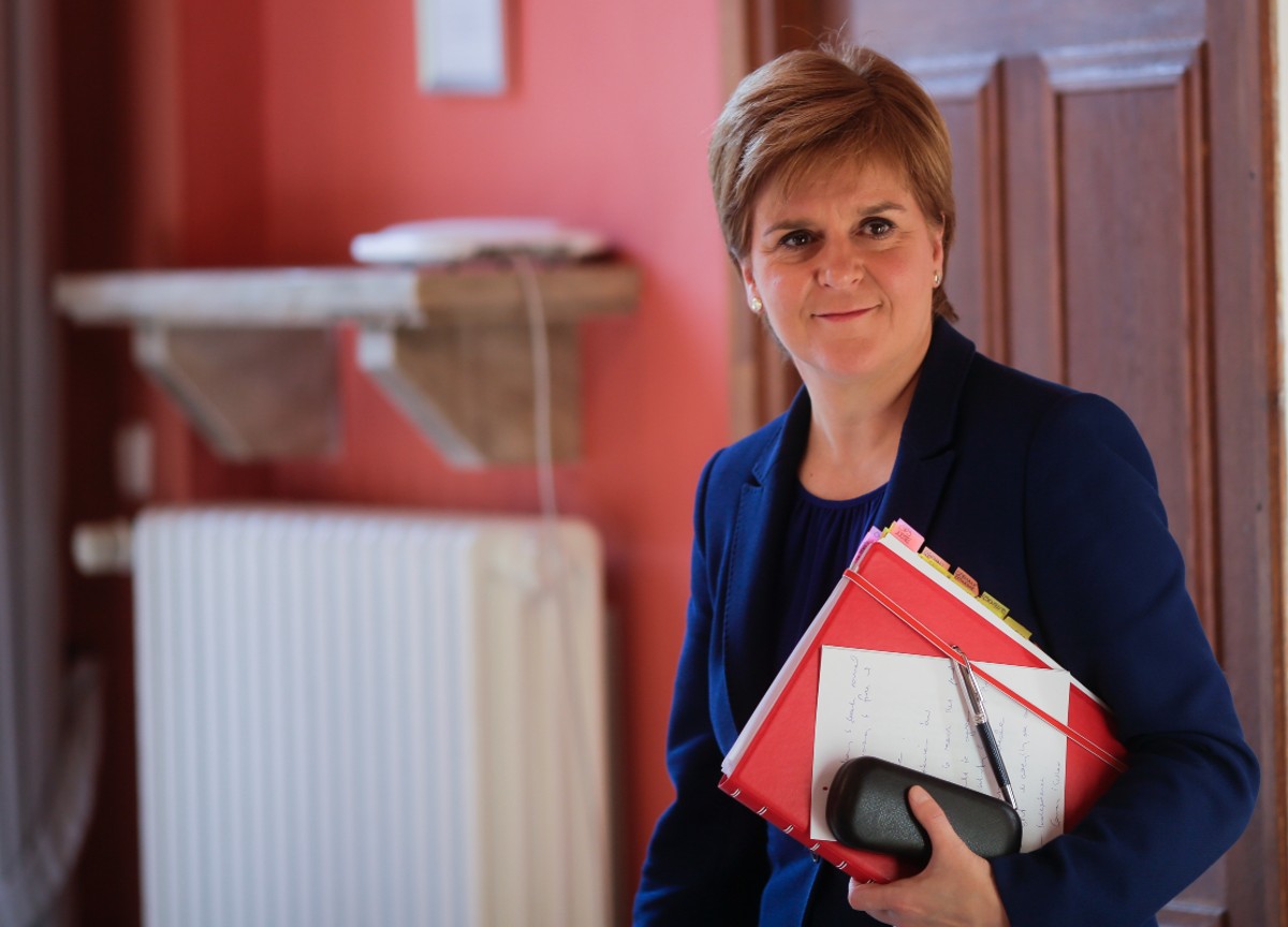 Scozia, l’arresto di Sturgeon favorisce i laburisti. 2° referendum più lontano Scozia, l’arresto di Sturgeon favorisce i laburisti. 2° referendum più lontano