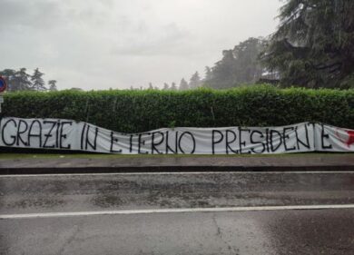 Berlusconi, camera ardente ad Arcore: “Grazie in eterno presidente”