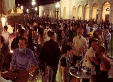 Milano, misure anti movida: vetro vietato in undici aree della città